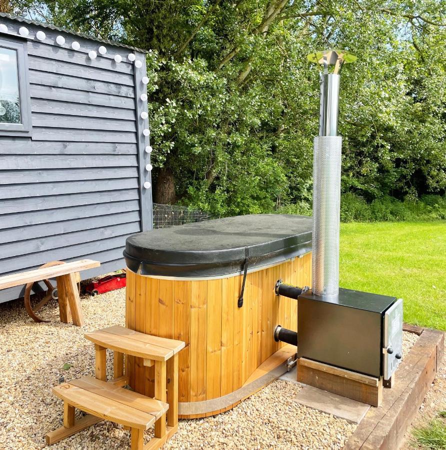 Old King William Shepherd Huts And Private Hot Tubs In North Norfolk Hunworth Eksteriør billede