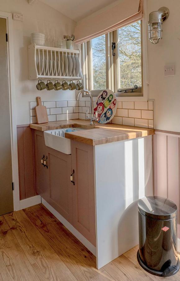 Old King William Shepherd Huts And Private Hot Tubs In North Norfolk Hunworth Eksteriør billede