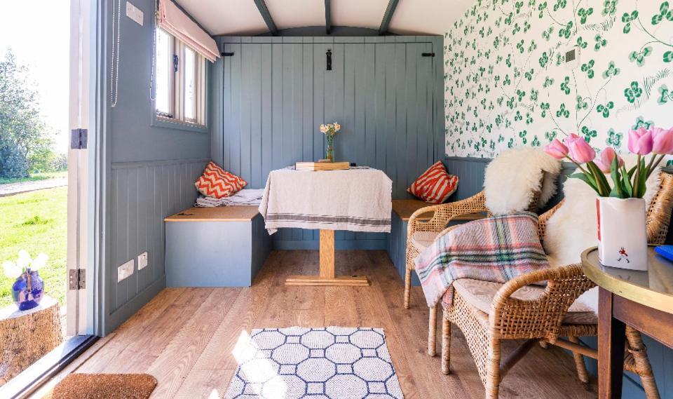 Old King William Shepherd Huts And Private Hot Tubs In North Norfolk Hunworth Eksteriør billede