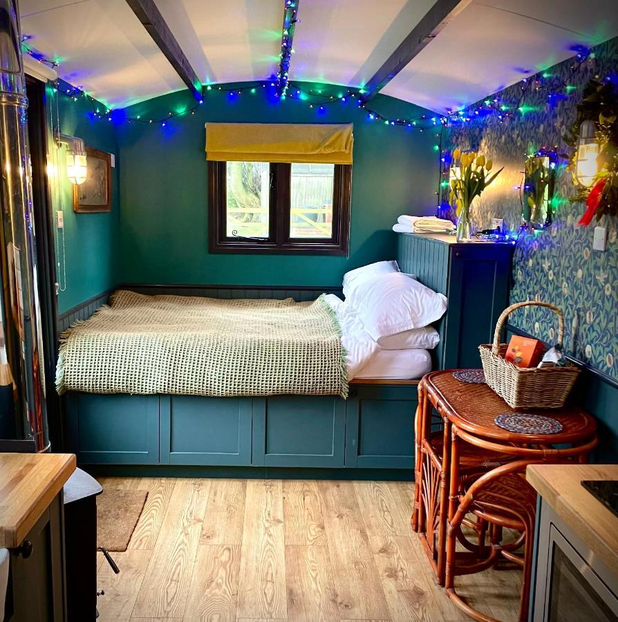 Old King William Shepherd Huts And Private Hot Tubs In North Norfolk Hunworth Eksteriør billede