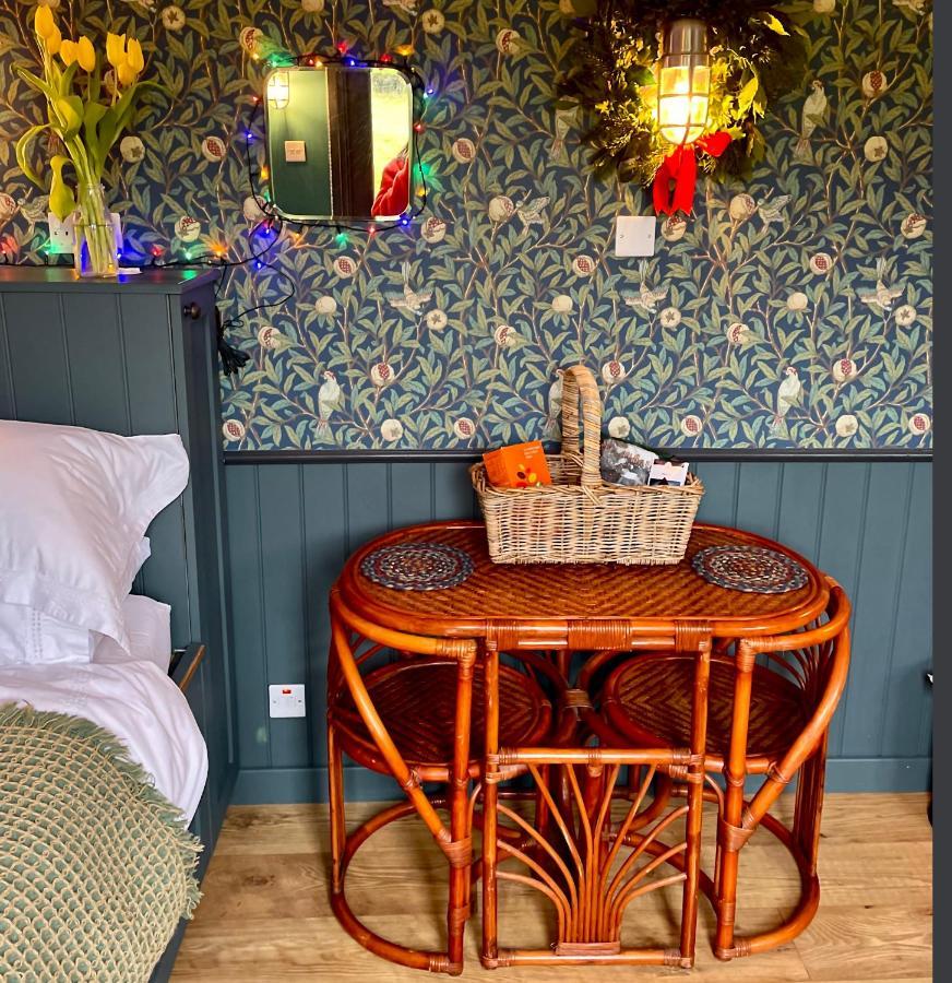 Old King William Shepherd Huts And Private Hot Tubs In North Norfolk Hunworth Eksteriør billede