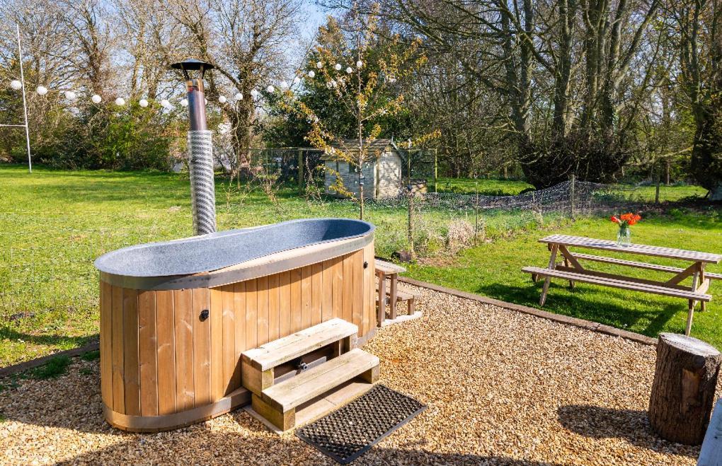 Old King William Shepherd Huts And Private Hot Tubs In North Norfolk Hunworth Eksteriør billede