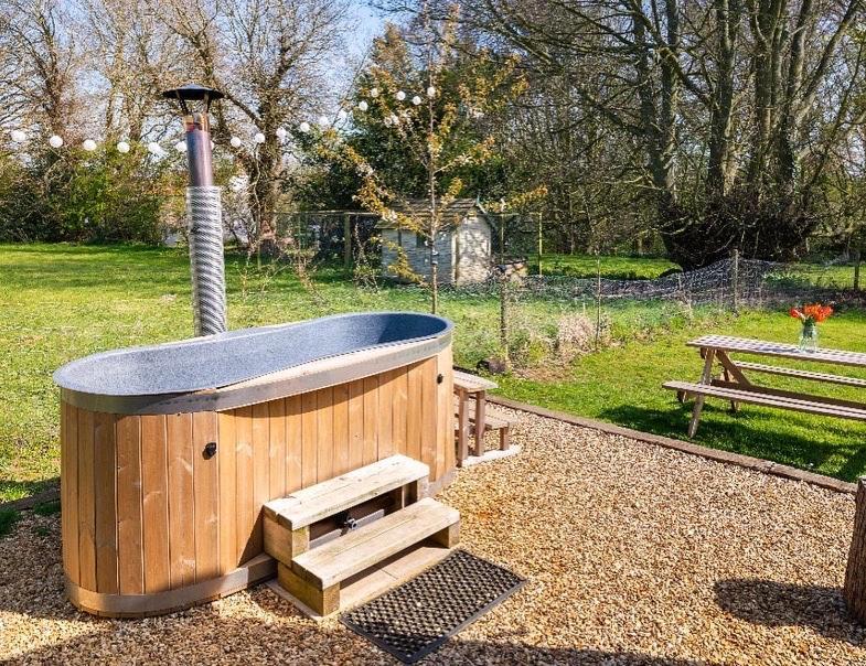 Old King William Shepherd Huts And Private Hot Tubs In North Norfolk Hunworth Eksteriør billede