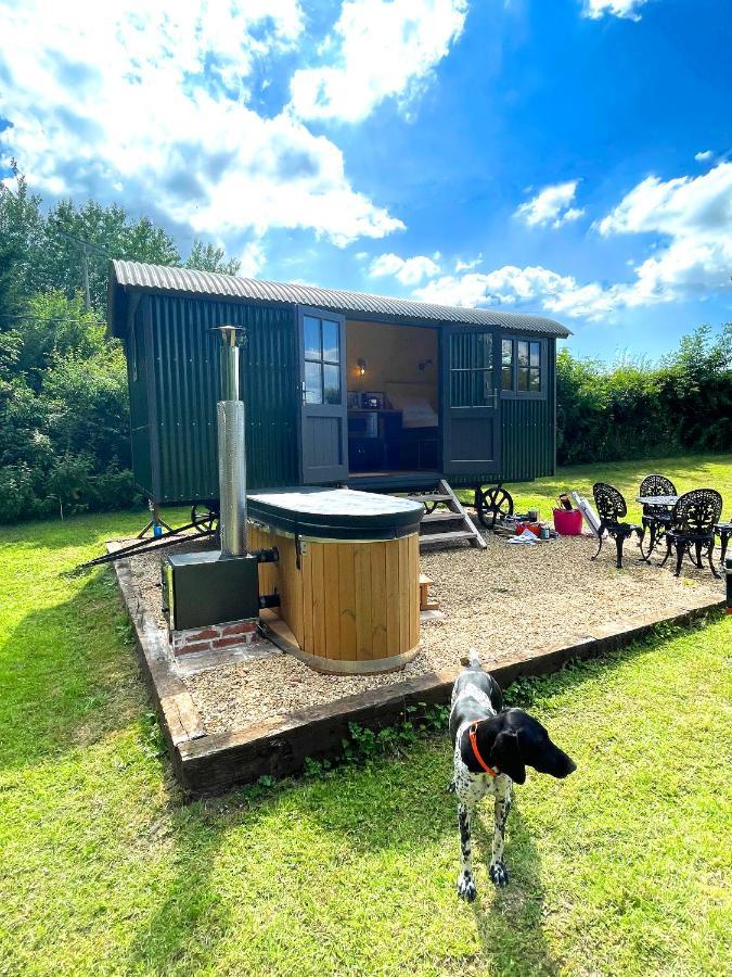 Old King William Shepherd Huts And Private Hot Tubs In North Norfolk Hunworth Eksteriør billede