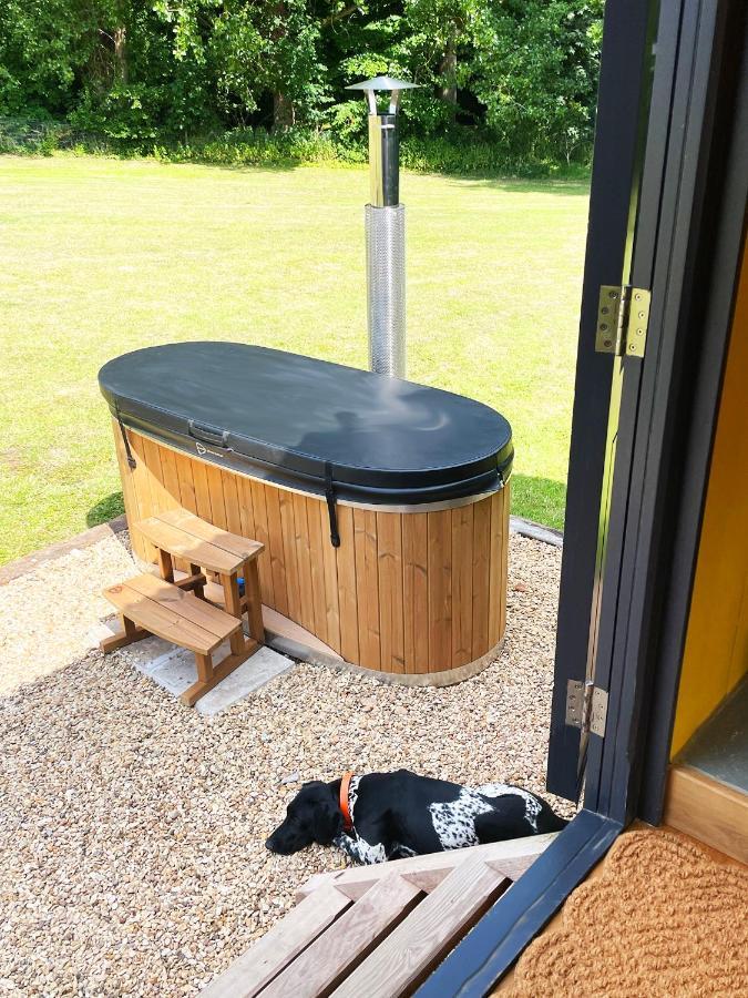 Old King William Shepherd Huts And Private Hot Tubs In North Norfolk Hunworth Eksteriør billede